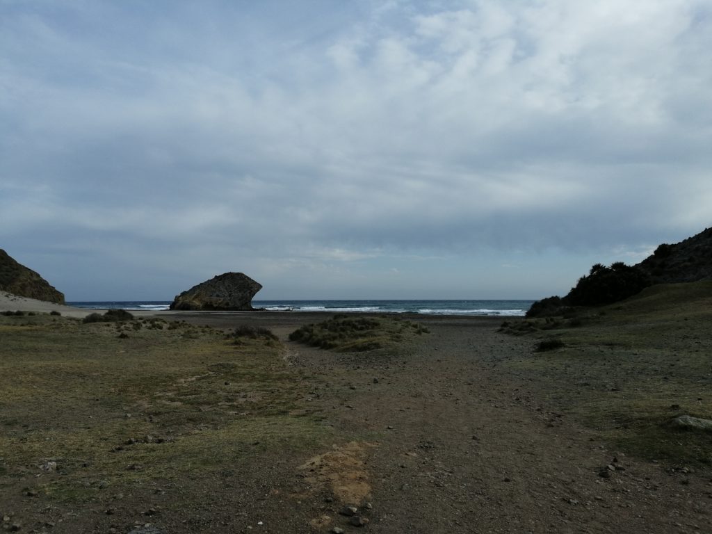 Playa Monsul mit dem berühmten Felsen